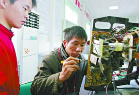 精確測量電壓在130～90V中間起伏,檢驗Q831、D840