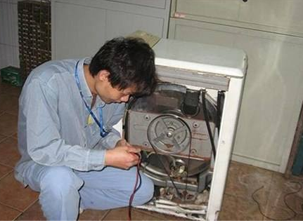 小天鵝洗衣機有時漏電，有觸電的感覺，怎么辦？
