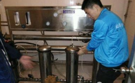 立式飲水機是不是漏水?