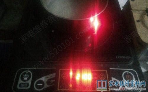 客戶送過來一臺蘇泊爾電磁爐,說溢鍋但是電了,打開表蓋取出電腦