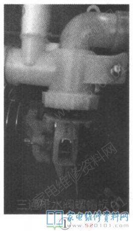 南極人KQB751XBOD型自動(dòng)式半自動(dòng)洗衣機(jī),洗衣服時(shí)底端