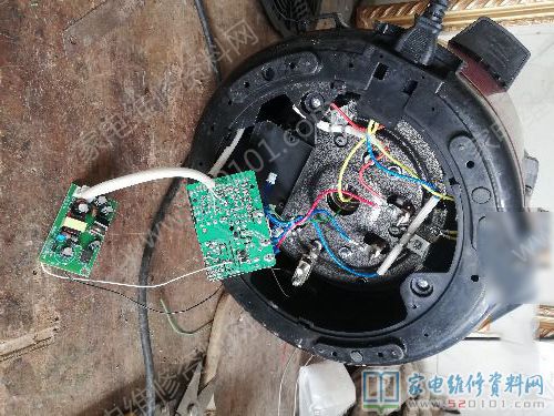 雅樂思壓力鍋,常見故障不是插電,開啟看電源管理芯片炸了,手上