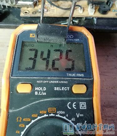 電磁爐不插電了,拆下來機殼查驗發(fā)覺保險絲管早已燒毀了