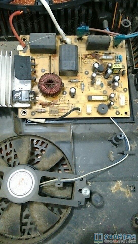 美的SK2105電滋爐,客戶說不插電,拆卸精確測量電源插頭有