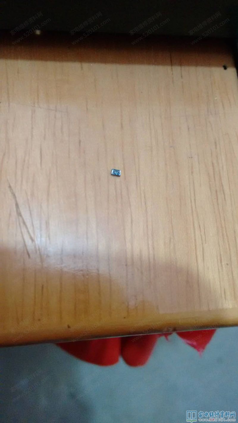 美的SK2105電滋爐,客戶說不插電,拆卸精確測量電源插頭有