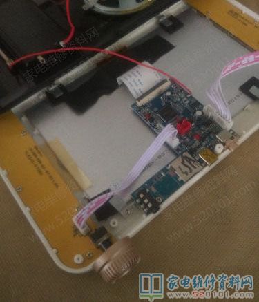 唱戲機充電口是迷你型電池充電座