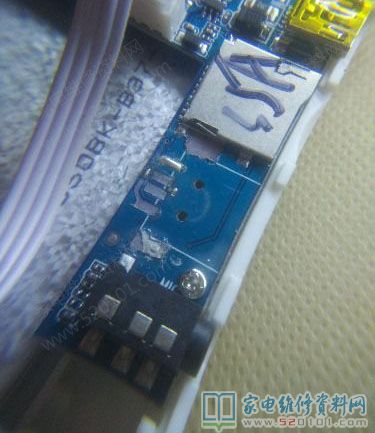 唱戲機充電口是迷你型電池充電座