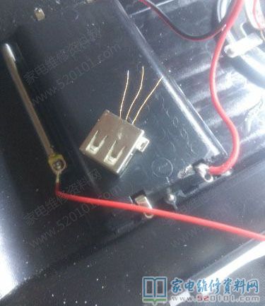 唱戲機充電口是迷你型電池充電座