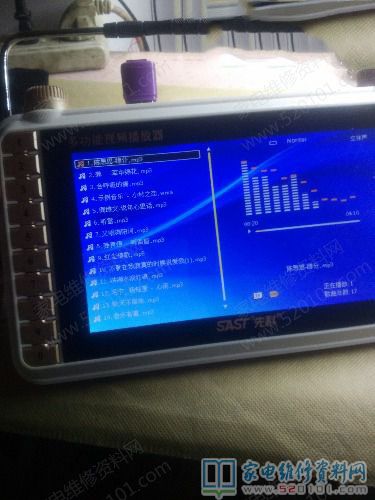 唱戲機充電口是迷你型電池充電座