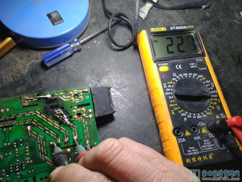 九陽電磁爐,現場調試發現問題是插電表明都一切正常,便是不加溫