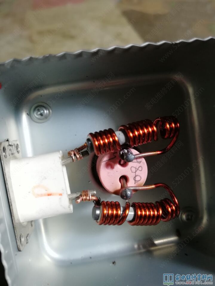 接修一臺微波爐,常見故障主要表現為不加溫