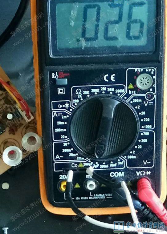 新功T13智能化電燒水壺,故障主要表現(xiàn)為通電開關(guān)電源燈亮了