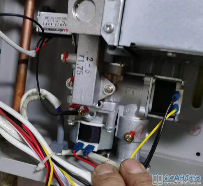 服務一臺子上菱電熱水器,客戶說才用大半年