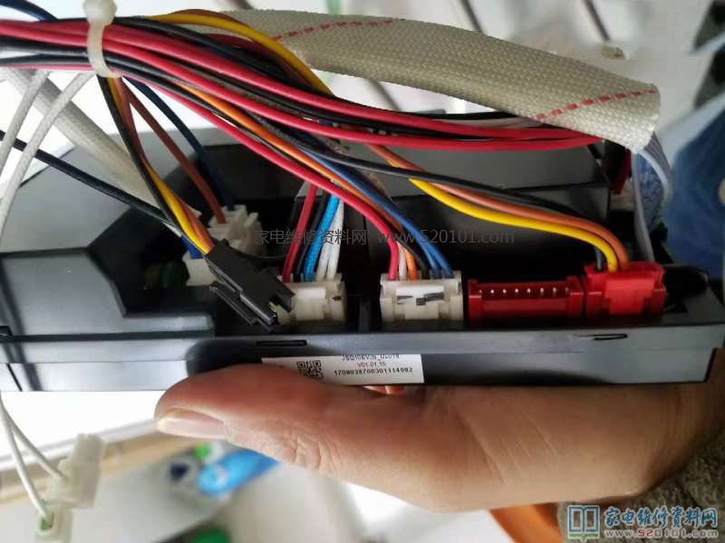 開啟領頭后電熱水器無離心風機聲無打火聲,拆卸控制面板測水流感