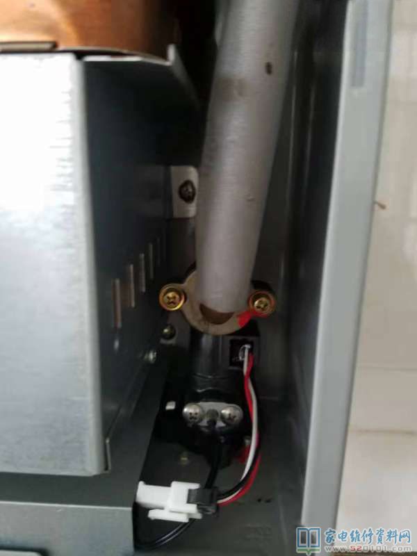 開啟領頭后電熱水器無離心風機聲無打火聲,拆卸控制面板測水流感