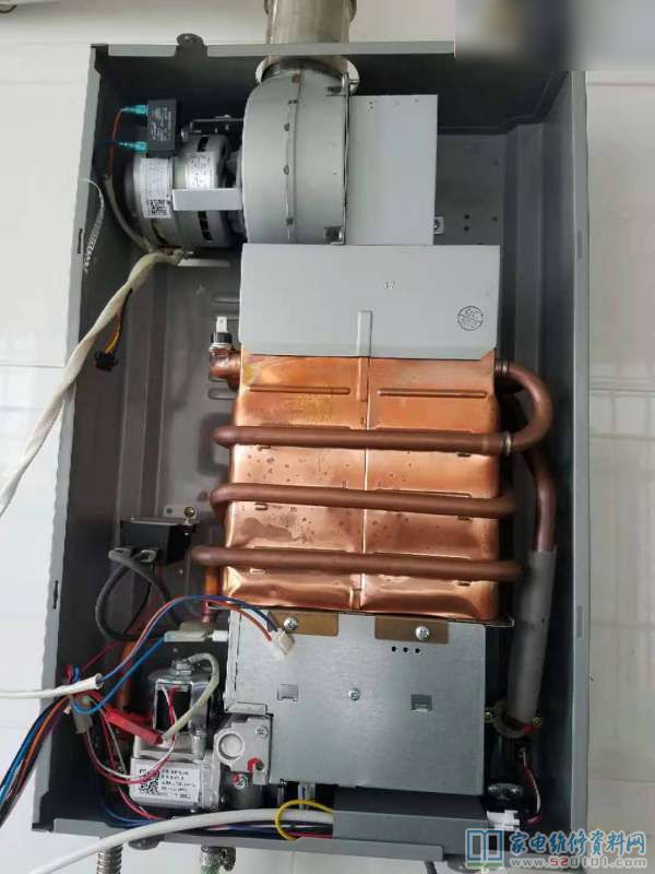 開啟領頭后電熱水器無離心風機聲無打火聲,拆卸控制面板測水流感