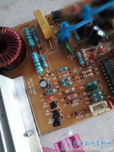 接修一臺半球電磁爐,故障主要表現為插電開機表明E2故障