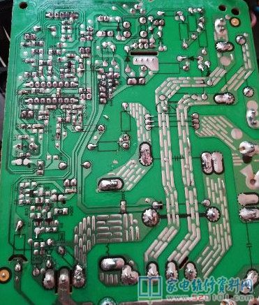 接修一臺美的SK2103電滋爐,故障主要表現(xiàn)為插電2秒后表明
