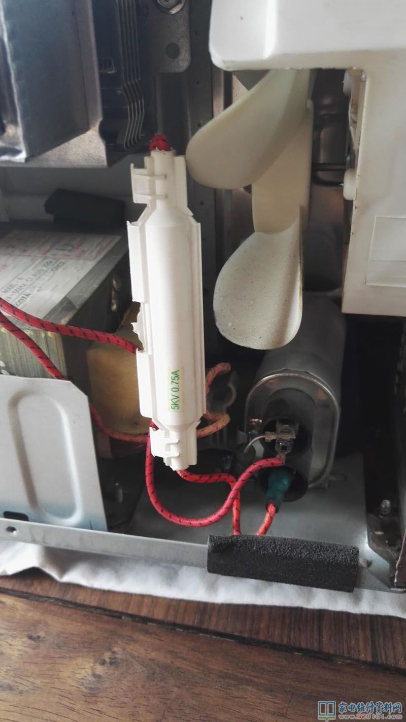 格蘭仕微波爐,開機后燈亮了,設置時間,輕按運行全是沒問題的,