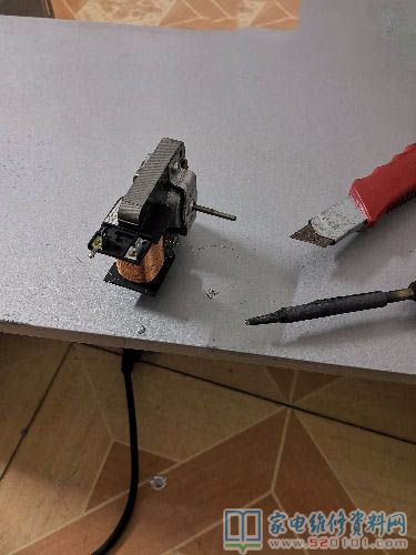 沒有高倍放大鏡用手機照相功能方式后見到電磁線圈上一處早已斷了