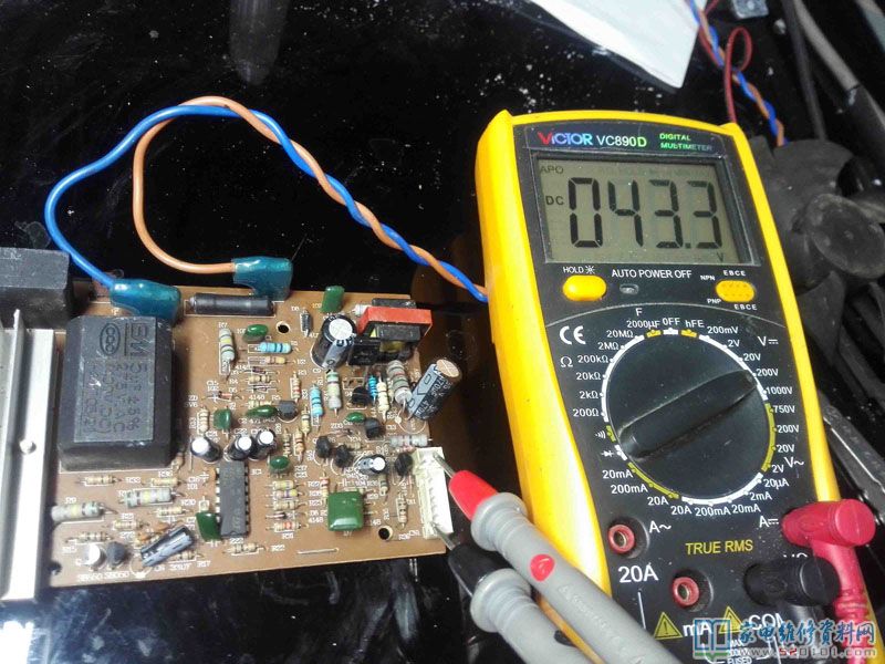電腦主板上的C945 Y