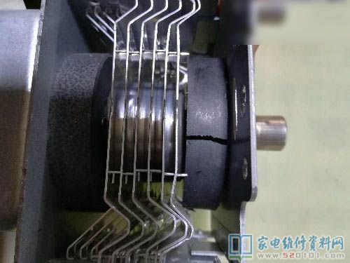 微波爐加熱,常見故障是可以啟動但不加溫,查驗發覺磁控管已壞,