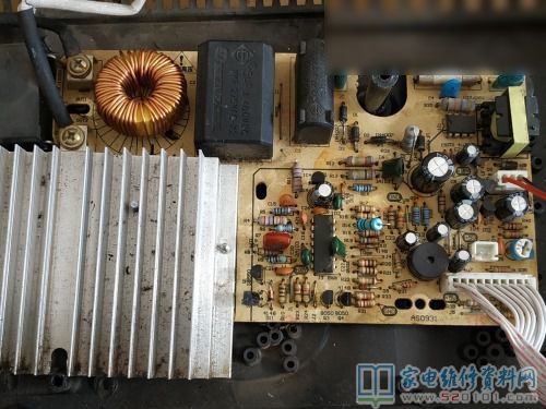 接修一臺廣東中山產的奔騰電磁爐,故障主要表現為插電后表明E0