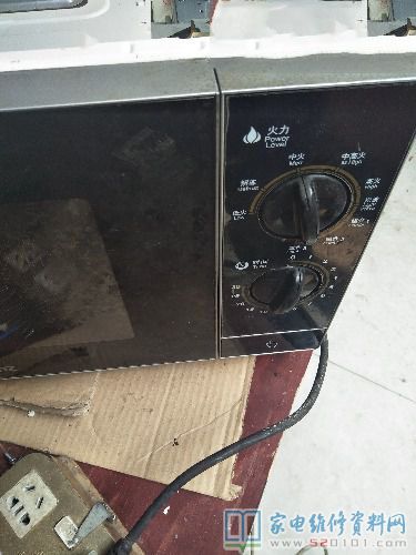 格蘭仕微波爐來我維修中心,常見故障主要表現(xiàn)為插電不加溫,規(guī)定