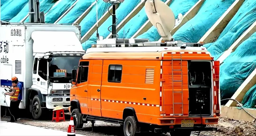 移動應(yīng)急保障車前往支援