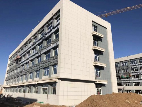 赤峰十五中和赤峰市新區迎賓幼兒園項目榮獲赤峰市建筑施工安全標準化示范工地