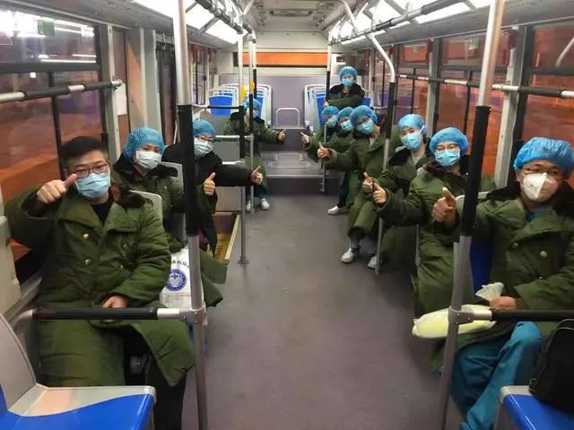 致敬最美“公交逆行戰(zhàn)隊(duì)” 