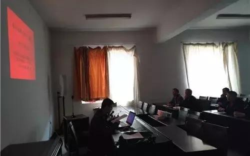 安全科組織安全管理人員學習安全生產八問活動