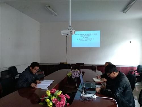 生產礦長組織先關專業管理人員學習安全生產八問，并填寫問卷