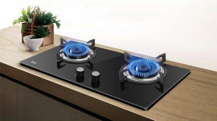 家里的燃?xì)庠钣秒姾眠€是電池好